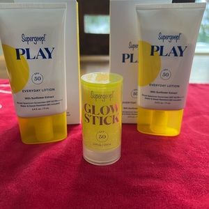 NWT Supergoop play and glow stick set 50spf